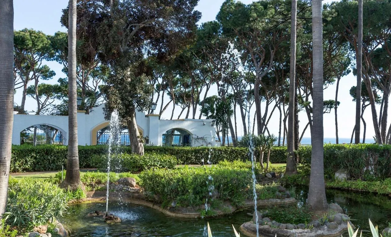 Urb. Alhambra Del Mar, Marbella Hotel Spain