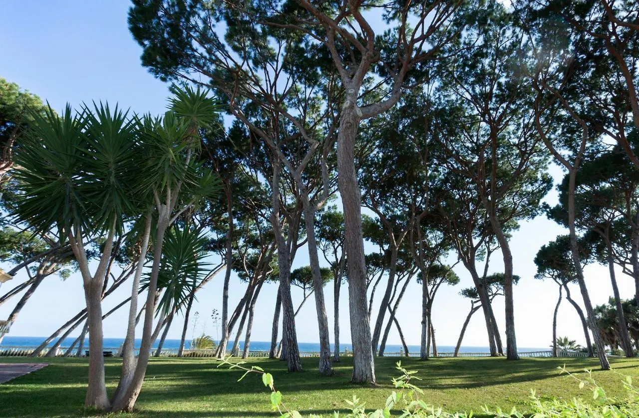 Apartment Urb. Alhambra Del Mar, Marbella Hotel